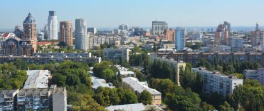 Kyiv Panorama fotoğrafı. Kyiv 'in Pecherskyi ilçesinin merkezindeki eski ve modern binalar.