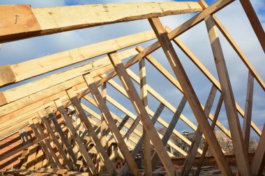 Ev yapımı ahşap kirişler, kirişler, ahşap iskelet.