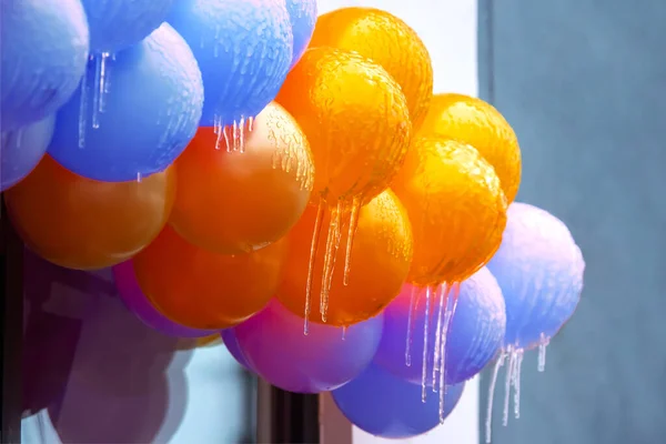 Icicles Frozen Colored Inflatable Holiday Balls Winter Weather Season Street — Stock Photo, Image