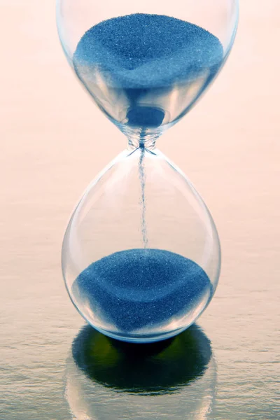 Пісочний Годинник Золотому Фоні Вимірювання Часу Хвилини — стокове фото