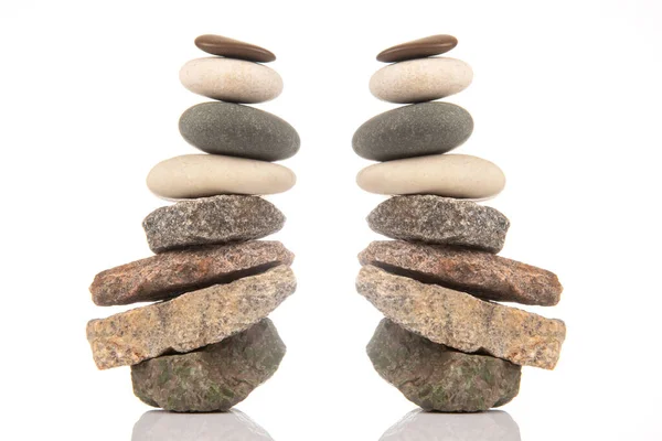 Pirámide Piedras Apiladas Sobre Fondo Claro Estabilización Equilibrio Vida — Foto de Stock