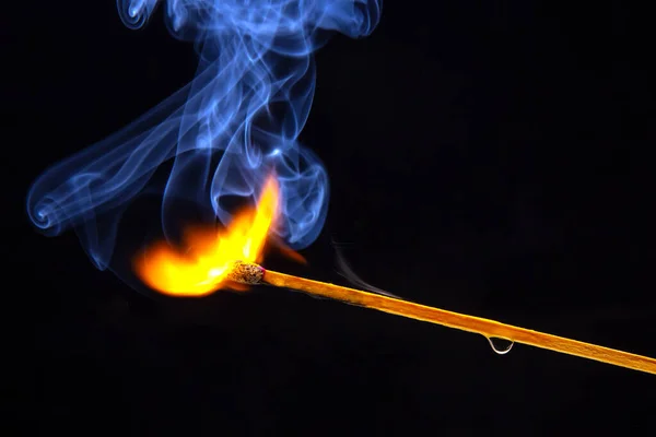 Flashed Burning Wooden Match Dark Background Close Fogo Brilhante Fumaça — Fotografia de Stock