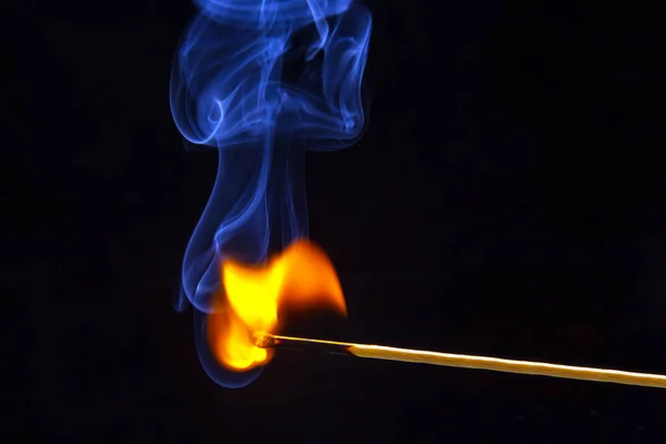 Flashed Burning Wooden Match Dark Background Close Fogo Brilhante Fumaça — Fotografia de Stock
