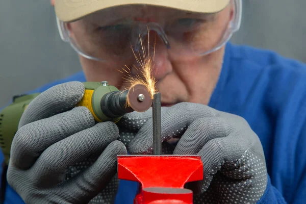 Male Locksmith Worker Processes Metal Engraving Drill — Stock Photo, Image