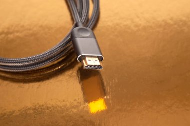 Modern aygıtlar için buji bağlantısı olan kablo