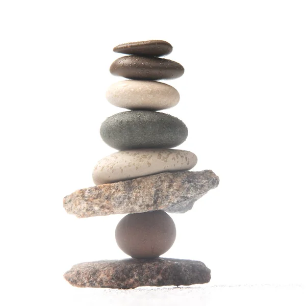 Pirámide Piedras Apiladas Sobre Fondo Blanco Estabilización Equilibrio Vida — Foto de Stock