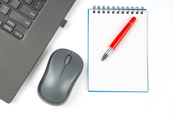 Computer Wireless Mouse Pen Notepad Next Laptop White Table Close — Stock Photo, Image