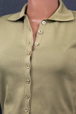 İnci gibi düğmeleri olan kadın ceketi. Moda ve tarz. Tekstil endüstrisi.