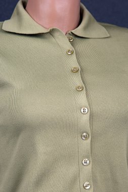 İnci gibi düğmeleri olan kadın ceketi. Moda ve tarz. Tekstil endüstrisi.