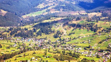 Ukrayna Karpatlarının dağlık bölgelerinde manzara ve doğa