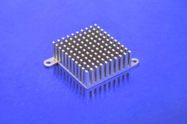 Bilgisayar için ısıtıcı. Bilgisayar teknolojisinin elektronik bileşeni. bilgisayar endüstrisi