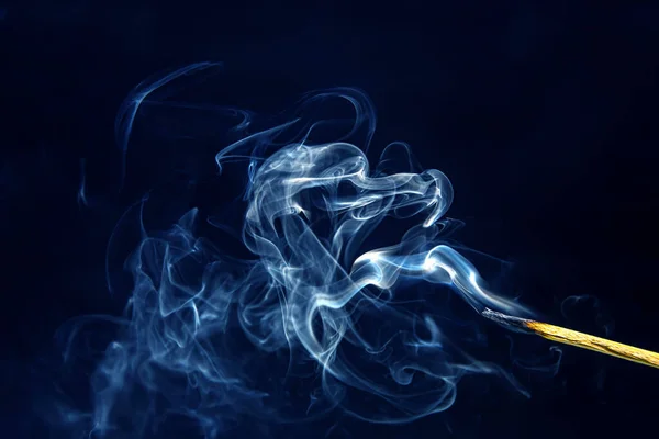 Fumando Partido Sobre Fondo Negro Calor Luz Llama Fuego —  Fotos de Stock