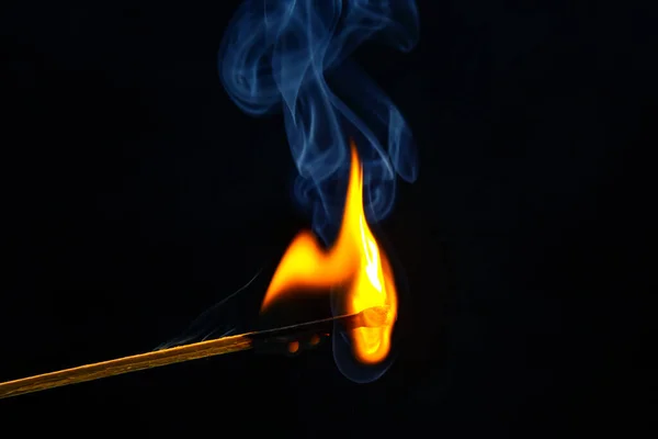 Fuego Humo Fumar Quemar Coinciden Sobre Fondo Negro Calor Luz —  Fotos de Stock