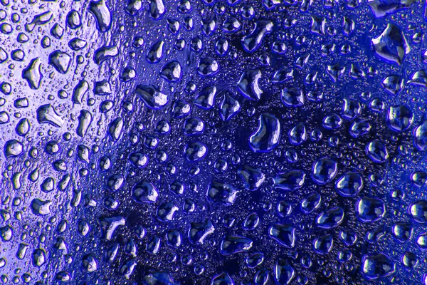 Druppels Water Een Gekleurde Achtergrond Abstracte Textuur — Stockfoto
