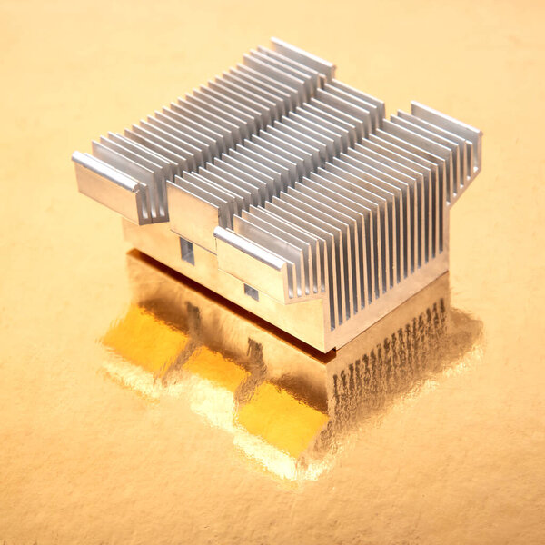 радиатор для компьютера. электронная составляющая компьютерной техники. компьютерная промышленность