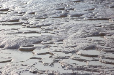 Pamukkale, Türkiye 'deki travertinler. jeoloji ve mineral kaya