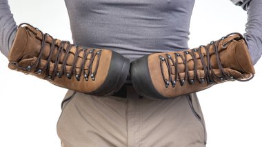 Turist reklamları ve yürüyüş botları. Turizm ve seyahat için kıyafetler