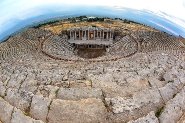 Antik amfitiyatronun arenası. tarihi binalar
