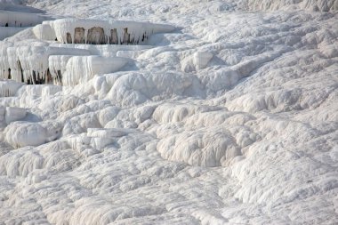 Pamukkale, Türkiye 'deki travertinler. jeoloji ve mineral kaya