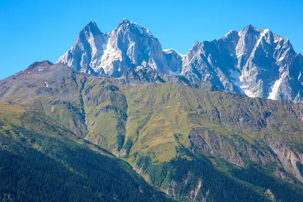 Caucasus sıradağlarının Gürcistan. Dır dağ manzarası