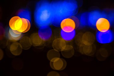 Bulanık altın ve renkli ışık, yumuşak, ruhani bir hissi olan neşeli, romantik ya da sanatsal temalar için idealdir..