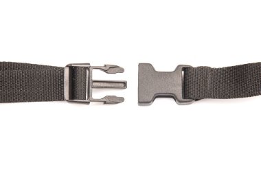 Beyaz arka planda sırt çantaları, çantalar, naylon kemerler için hızlı plastik klips. giysi ve turizm ekipmanları için eşyalar ve aksesuarlar