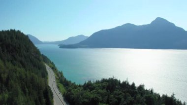 British Columbia Ocean Highway 'in Yaz Havası Görüntüsü