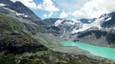 Whistler Kanada 'daki Wedge Mountain Buzulu Drone tarafından vuruldu