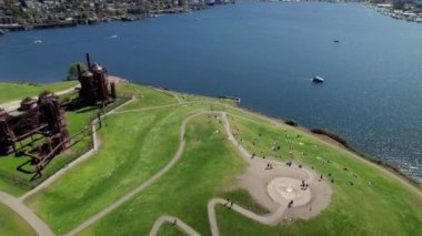 Gas Works Park 'ta Güneşten Hoşlanan İnsanlar İnsansız Hava Aracı Tarafından Vuruldu