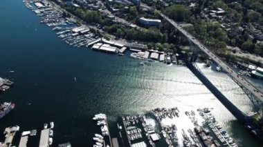 Seattle 'ın Yavaş Hava Gösterisi Göl Birliği Üzerinde Şehir