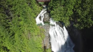  İHA Pilotu Orman Şelaleleri Üzerinde Uçuyor