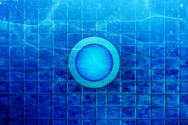 Ön Görünüm Sualtı Yüzme Havuzu Dairesel LED Işıklar Gece Sahnesi