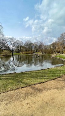 Parktaki güzel göl