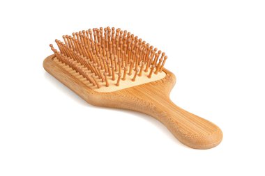 Yeni ahşap saç fırçaları, kan dolaşımını ve saç bakımını desteklemek için kafa derisine masaj yapar..