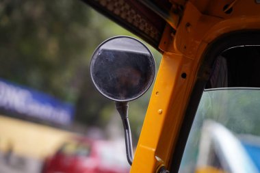 Dikiz aynası bir otomatikte