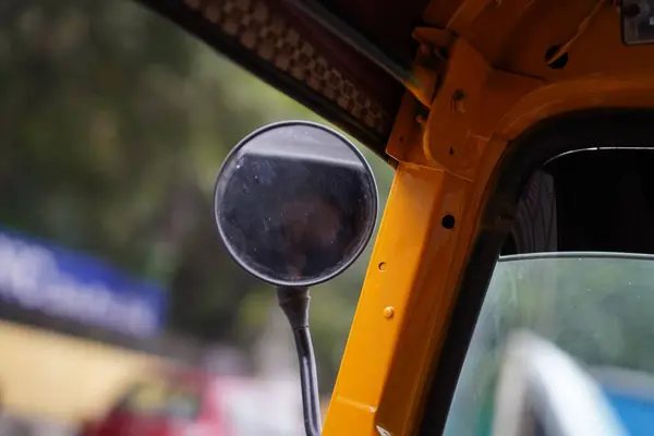 Dikiz aynası bir otomatikte