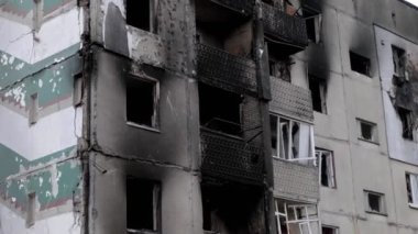 Rus mermisi yüzünden çok katlı bir binada yanmış. Ukrayna 'da Savaş