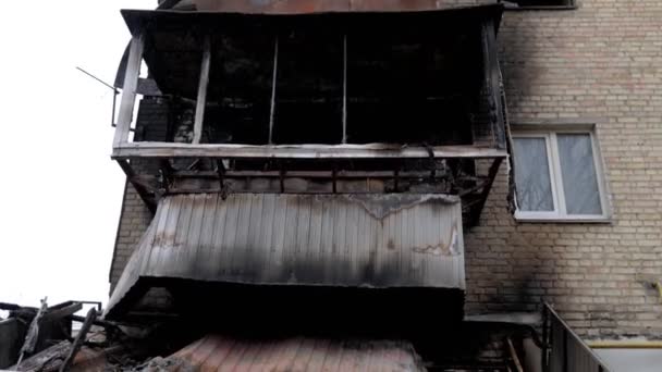 Edifício Vários Andares Queimado Devido Uma Concha Russa Guerra Ucrânia — Vídeo de Stock