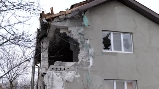 Golpeado Directamente Por Proyectil Ruso Edificio Poca Altura Guerra Ucrania — Vídeo de stock
