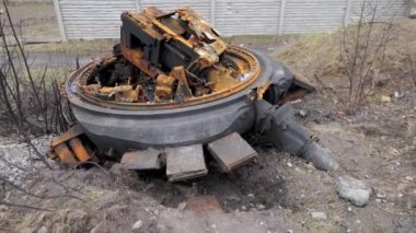Ukrayna 'daki savaş. Patlayan bir Rus tankının kulesi.