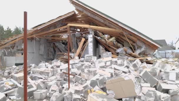 Vernietigd Onafgewerkt Huis Door Een Russische Granaat Oorlog Oekraïne — Stockvideo