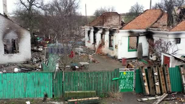2022年4月俄罗斯入侵后的Andriivka村弹药箱 — 图库视频影像