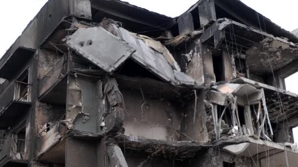 Spłonąłem Wielopiętrowy Budowla Zza Rosyjski Pocisk Wojna Ukrainie — Wideo stockowe