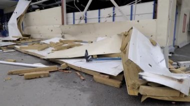 Rus birliklerinin Kiev bölgesinde kaldıkları sırada süpermarket bir şey yüzünden yakıldı.