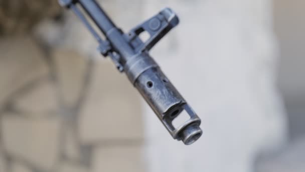 Kallashnikov Tüfeği Namluya Yakın Çekim Yüksek Kalite Görüntü — Stok video