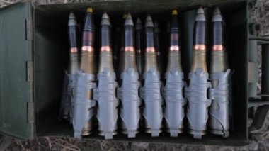 Ukrayna 'nın uçaksavar sistemi 23 mm' lik toplar yaklaşıyor. Yüksek kalite 4k görüntü