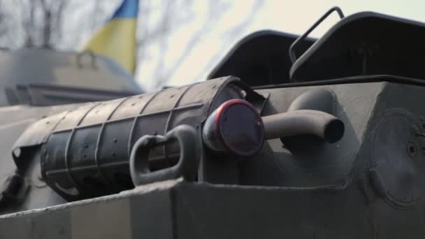 装甲运兵车枪管关闭 高质量的4K镜头 — 图库视频影像