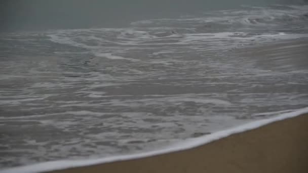 Bulutlu Havada Spanyol Dalgalı Denizi Kamera Geniş Sularda Döner Zarif — Stok video