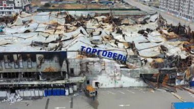 2022 baharında Bucha, Kyiv Oblastı, Ukrayna 'da bombardıman sonrası. Üzerinde 