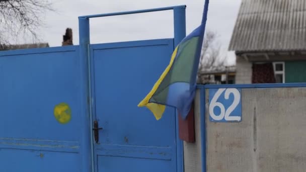Los Colores Vibrantes Bandera Ucraniana Bandera Amarilla Azul Ondea Orgullosamente — Vídeos de Stock